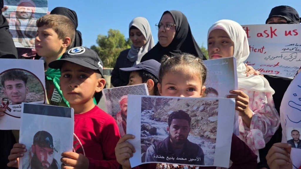 ذوو المعتقلين أمام الأندوف في القنيطرة: مطالب بالكشف عن المصير والإفراج عن المحتجزين