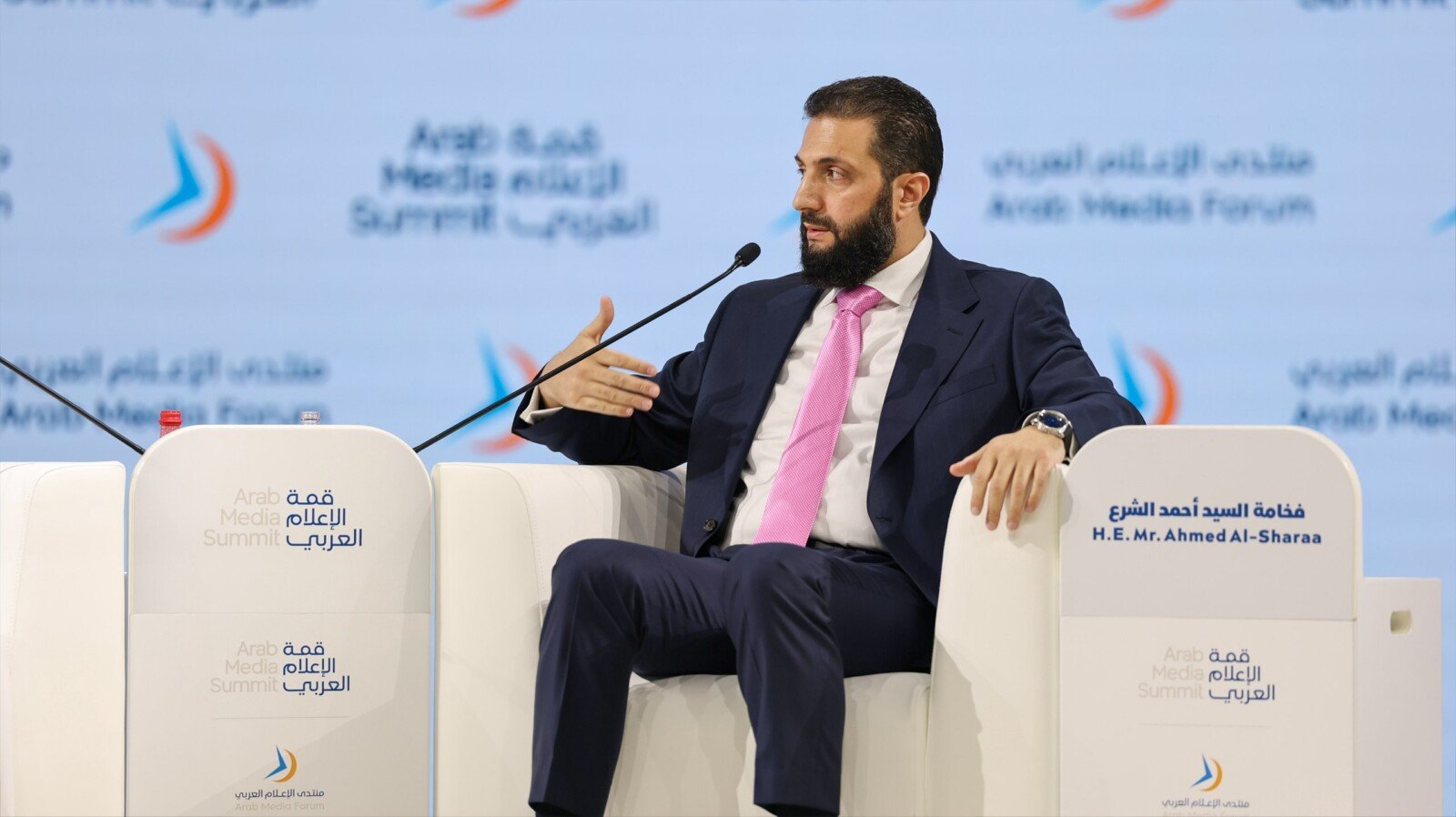 من “المشكلة الكبيرة” إلى “الفرصة العظيمة”.. ماذا أراد الشرع أن يقول عن سوريا من دبي؟