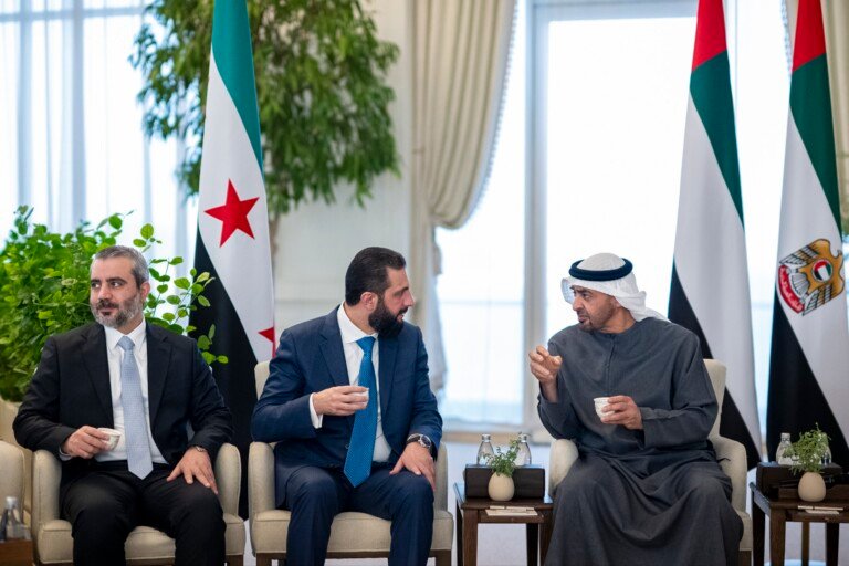 الرئيس أحمد الشرع يطرح رؤية سوريا الجديدة: الاستقرار الاقتصادي والعودة لشبكات التجارة العالمية أولويتنا الوطنية