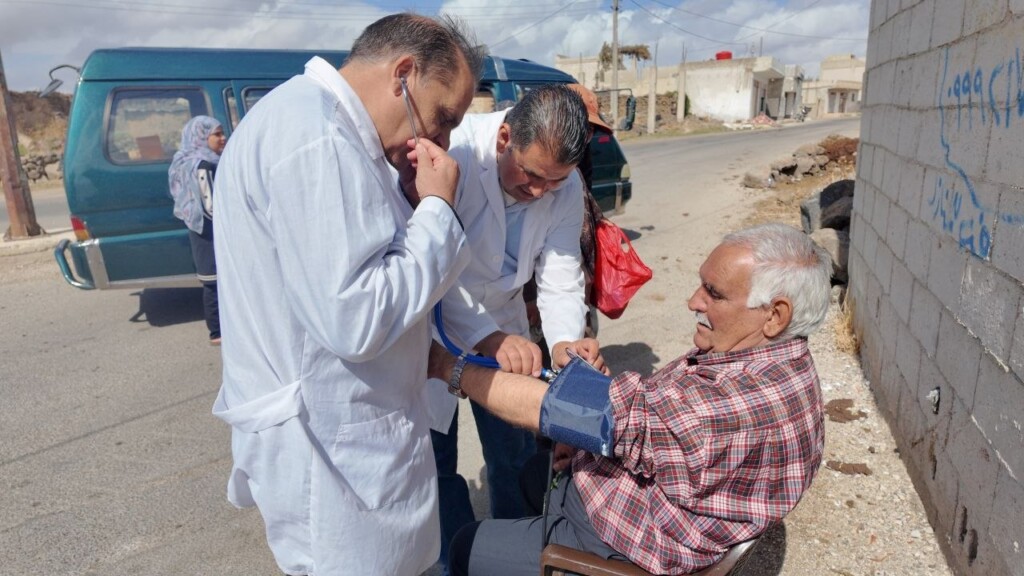 6 عيادات متنقلة لمدة 3 أشهر.. توسيع الخدمات الصحية في القنيطرة وتجمعات أبناء الجولان بريف درعا